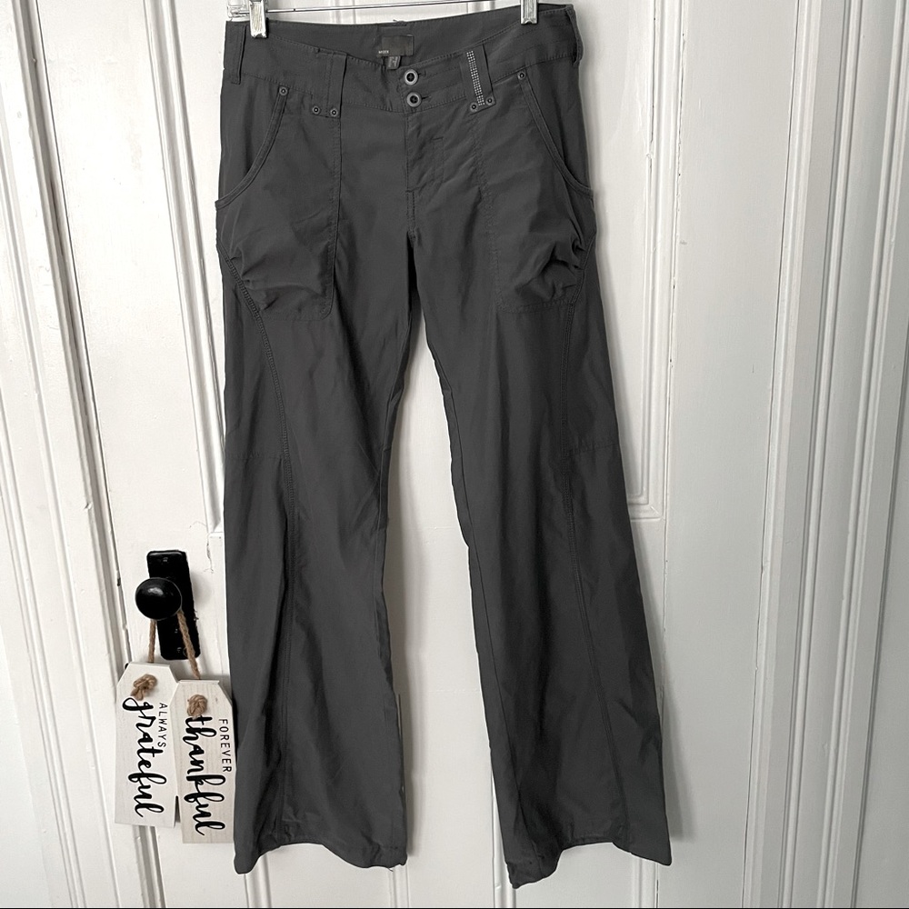 Mexx flare soft active wear cargo pant size 6 similar to the lulule studio pant
